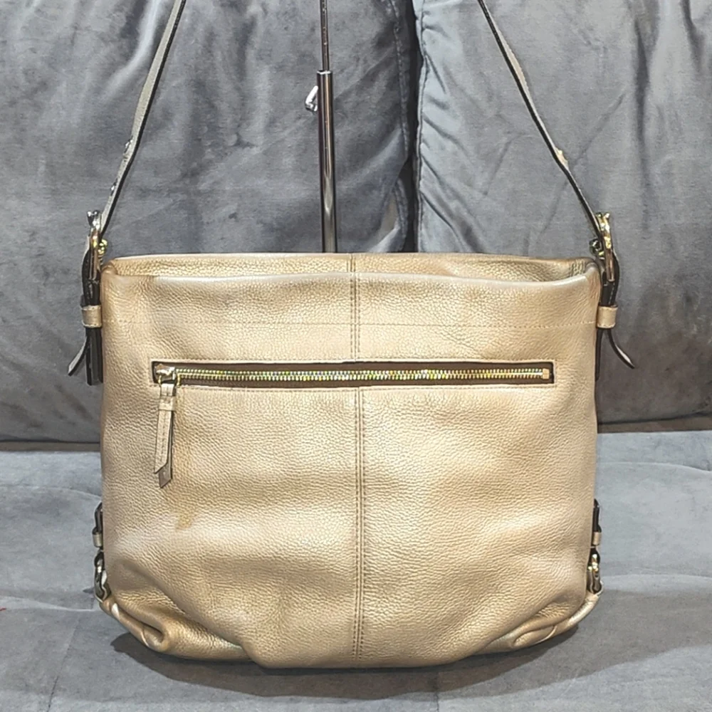 EUC COACH BEIGE/GOLD METALLIC PEBBLED LEATHER SHOUDLER BAG ADJUSTABLE STRAP